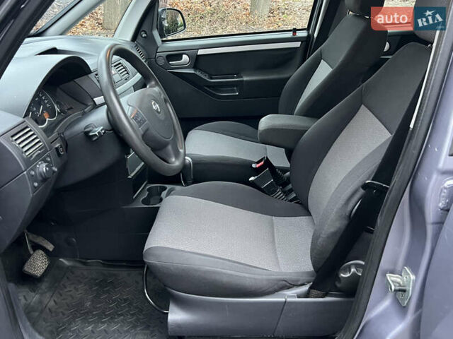 Серый Опель Мерива, объемом двигателя 1.6 л и пробегом 180 тыс. км за 3650 $, фото 24 на Automoto.ua