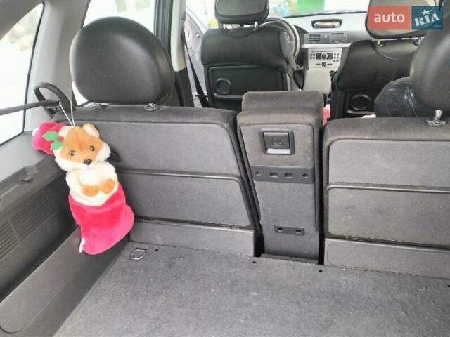 Серый Опель Мерива, объемом двигателя 1.4 л и пробегом 190 тыс. км за 3650 $, фото 2 на Automoto.ua