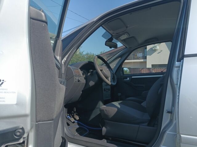 Серый Опель Мерива, объемом двигателя 1.6 л и пробегом 214 тыс. км за 3486 $, фото 3 на Automoto.ua