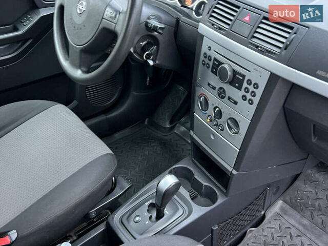 Серый Опель Мерива, объемом двигателя 1.6 л и пробегом 180 тыс. км за 3650 $, фото 17 на Automoto.ua