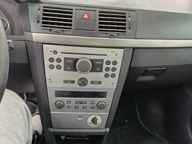 Серый Опель Мерива, объемом двигателя 1.7 л и пробегом 290 тыс. км за 1868 $, фото 3 на Automoto.ua