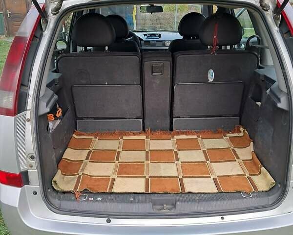 Серый Опель Мерива, объемом двигателя 1.3 л и пробегом 244 тыс. км за 3300 $, фото 1 на Automoto.ua