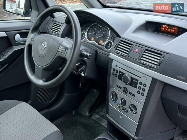 Серый Опель Мерива, объемом двигателя 1.6 л и пробегом 180 тыс. км за 3650 $, фото 18 на Automoto.ua