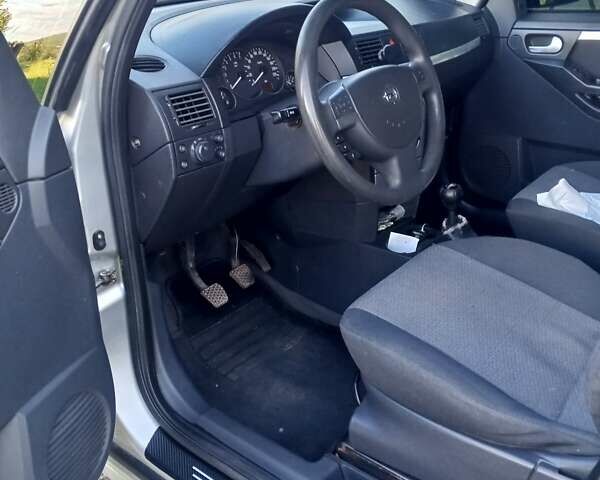 Сірий Опель Меріва, об'ємом двигуна 1.6 л та пробігом 235 тис. км за 3900 $, фото 5 на Automoto.ua