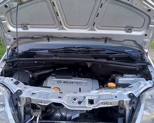 Сірий Опель Меріва, об'ємом двигуна 1.6 л та пробігом 235 тис. км за 3900 $, фото 1 на Automoto.ua