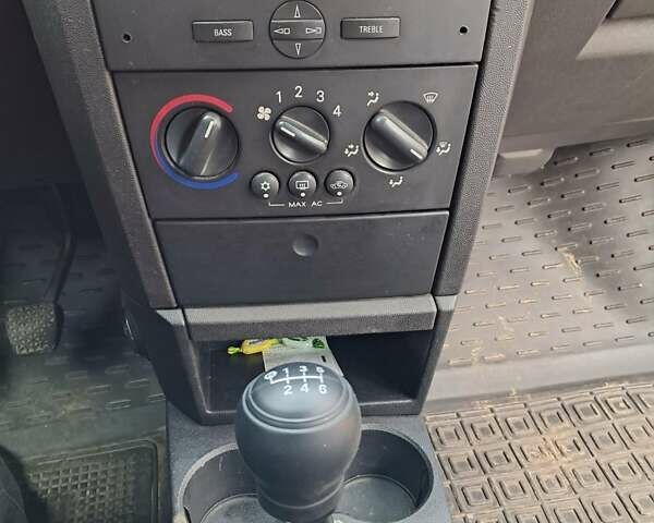 Серый Опель Мерива, объемом двигателя 1.3 л и пробегом 244 тыс. км за 3300 $, фото 6 на Automoto.ua