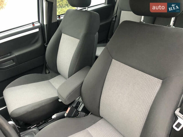 Серый Опель Мерива, объемом двигателя 1.6 л и пробегом 120 тыс. км за 4700 $, фото 39 на Automoto.ua