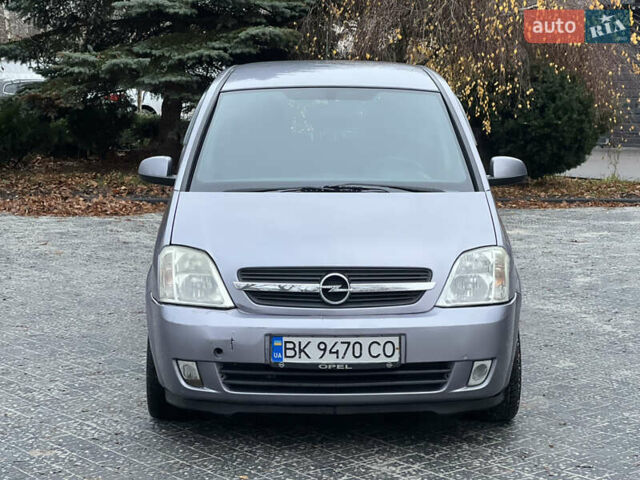 Серый Опель Мерива, объемом двигателя 1.6 л и пробегом 180 тыс. км за 3650 $, фото 2 на Automoto.ua