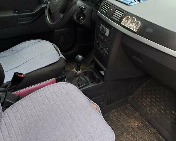 Серый Опель Мерива, объемом двигателя 1.3 л и пробегом 244 тыс. км за 3300 $, фото 12 на Automoto.ua