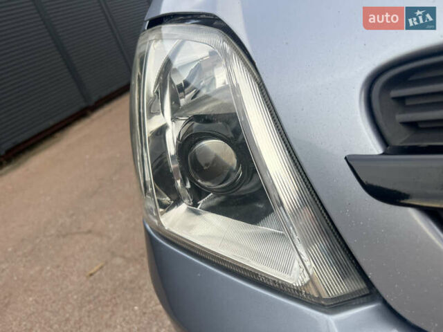 Серый Опель Мерива, объемом двигателя 1.6 л и пробегом 307 тыс. км за 3600 $, фото 1 на Automoto.ua