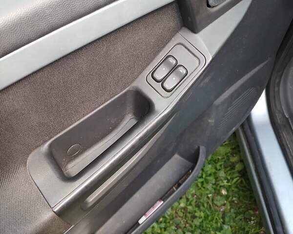 Серый Опель Мерива, объемом двигателя 1.6 л и пробегом 180 тыс. км за 3400 $, фото 8 на Automoto.ua