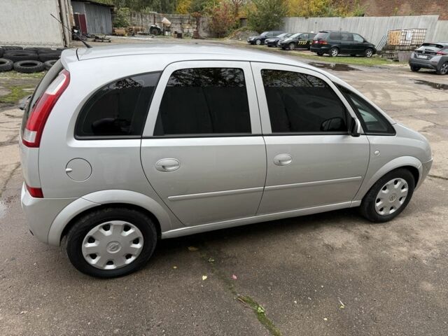 Серый Опель Мерива, объемом двигателя 1.4 л и пробегом 226 тыс. км за 3950 $, фото 4 на Automoto.ua