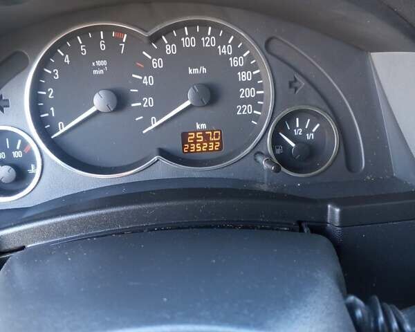 Сірий Опель Меріва, об'ємом двигуна 1.6 л та пробігом 235 тис. км за 3900 $, фото 2 на Automoto.ua