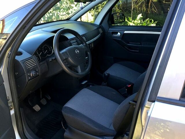 Серый Опель Мерива, объемом двигателя 1.4 л и пробегом 139 тыс. км за 4200 $, фото 3 на Automoto.ua