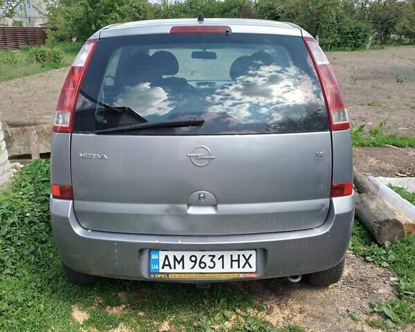 Серый Опель Мерива, объемом двигателя 1.6 л и пробегом 180 тыс. км за 3400 $, фото 1 на Automoto.ua