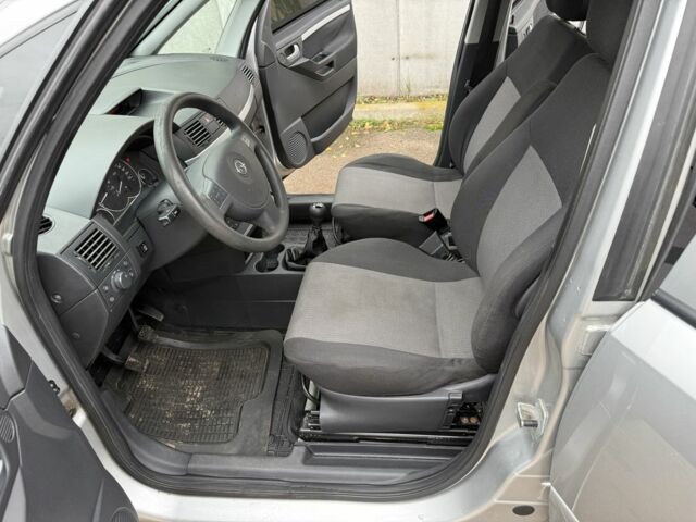 Серый Опель Мерива, объемом двигателя 1.4 л и пробегом 226 тыс. км за 3950 $, фото 7 на Automoto.ua