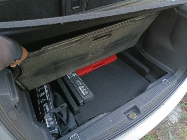 Серый Опель Мерива, объемом двигателя 1.6 л и пробегом 214 тыс. км за 3486 $, фото 10 на Automoto.ua