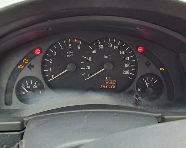 Серый Опель Мерива, объемом двигателя 1.3 л и пробегом 244 тыс. км за 3300 $, фото 7 на Automoto.ua