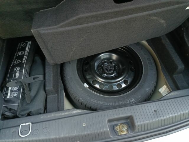 Серый Опель Мерива, объемом двигателя 1.6 л и пробегом 214 тыс. км за 3486 $, фото 9 на Automoto.ua