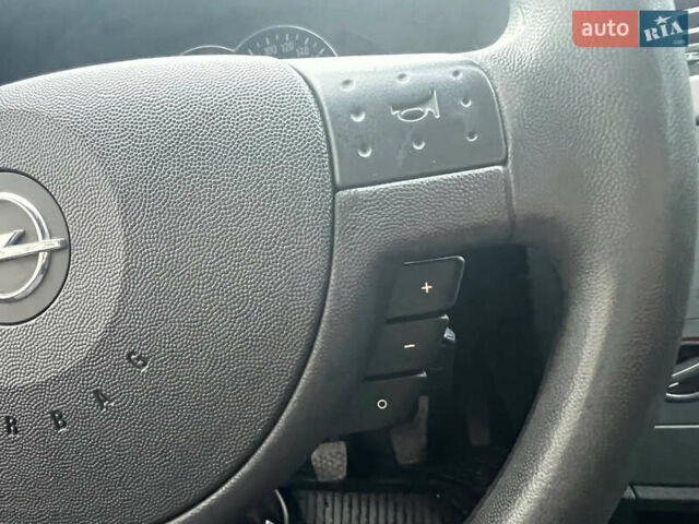 Серый Опель Мерива, объемом двигателя 1.6 л и пробегом 307 тыс. км за 3600 $, фото 9 на Automoto.ua