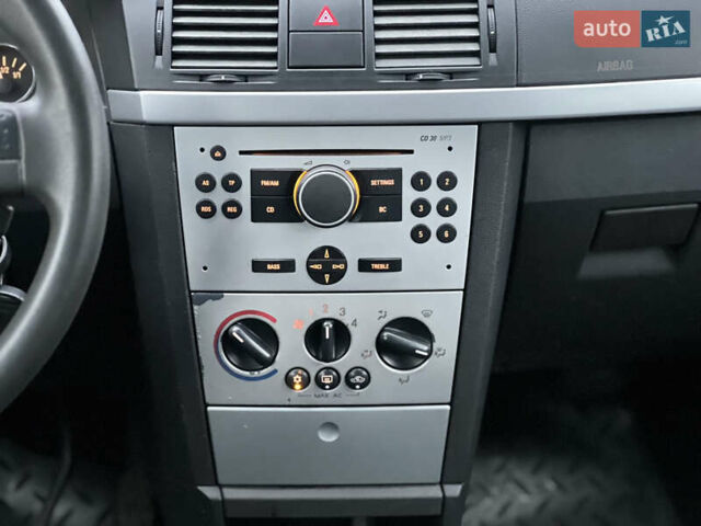 Серый Опель Мерива, объемом двигателя 1.6 л и пробегом 180 тыс. км за 3650 $, фото 31 на Automoto.ua