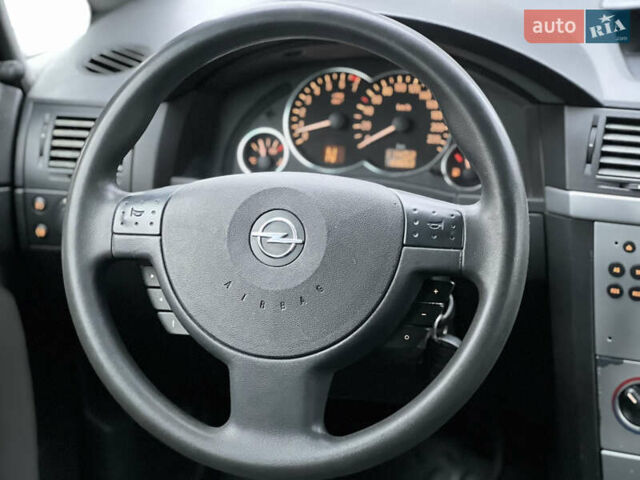Серый Опель Мерива, объемом двигателя 1.6 л и пробегом 180 тыс. км за 3650 $, фото 30 на Automoto.ua