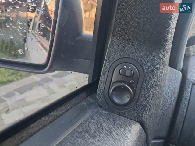 Серый Опель Мерива, объемом двигателя 1.6 л и пробегом 262 тыс. км за 2900 $, фото 22 на Automoto.ua