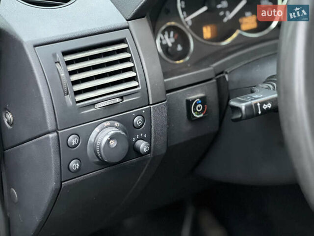 Серый Опель Мерива, объемом двигателя 1.6 л и пробегом 180 тыс. км за 3650 $, фото 26 на Automoto.ua