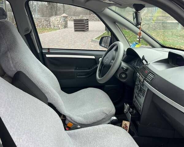 Сірий Опель Меріва, об'ємом двигуна 1.6 л та пробігом 250 тис. км за 4700 $, фото 3 на Automoto.ua