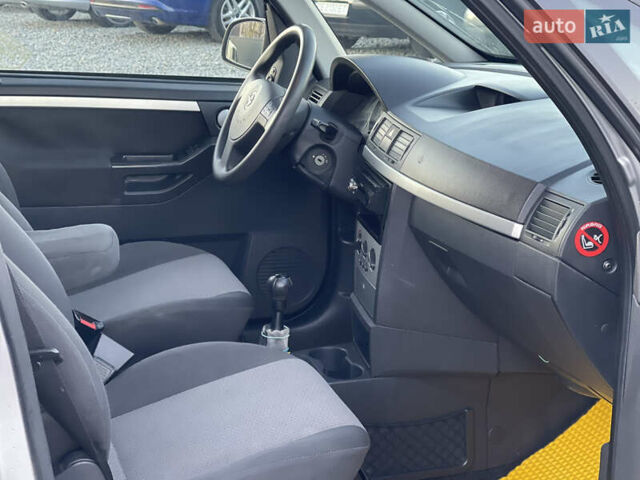 Серый Опель Мерива, объемом двигателя 1.6 л и пробегом 279 тыс. км за 3450 $, фото 19 на Automoto.ua