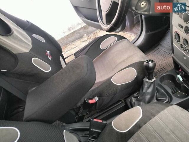 Серый Опель Мерива, объемом двигателя 1.4 л и пробегом 190 тыс. км за 3650 $, фото 7 на Automoto.ua