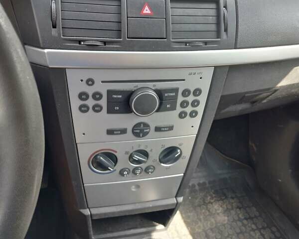 Серый Опель Мерива, объемом двигателя 1.6 л и пробегом 180 тыс. км за 3400 $, фото 13 на Automoto.ua