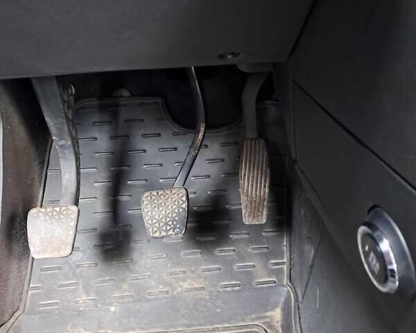 Серый Опель Мерива, объемом двигателя 1.3 л и пробегом 244 тыс. км за 3300 $, фото 14 на Automoto.ua