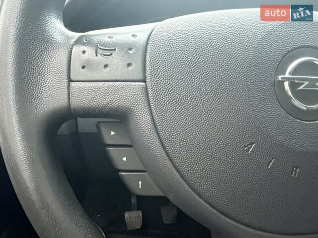 Серый Опель Мерива, объемом двигателя 1.6 л и пробегом 307 тыс. км за 3600 $, фото 10 на Automoto.ua
