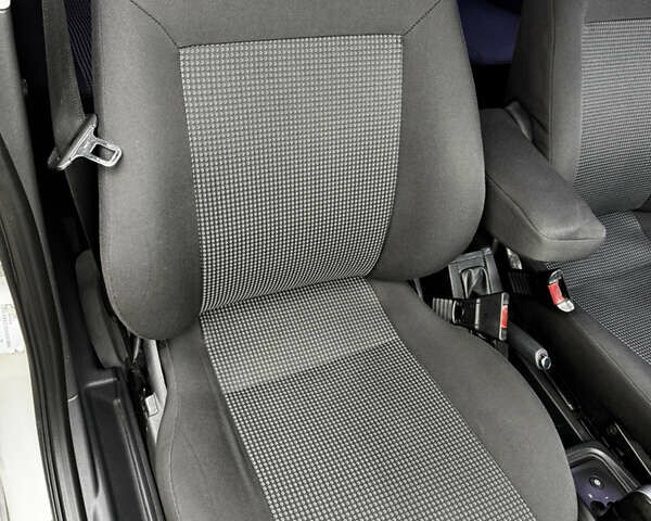 Сірий Опель Меріва, об'ємом двигуна 1.6 л та пробігом 260 тис. км за 4800 $, фото 21 на Automoto.ua