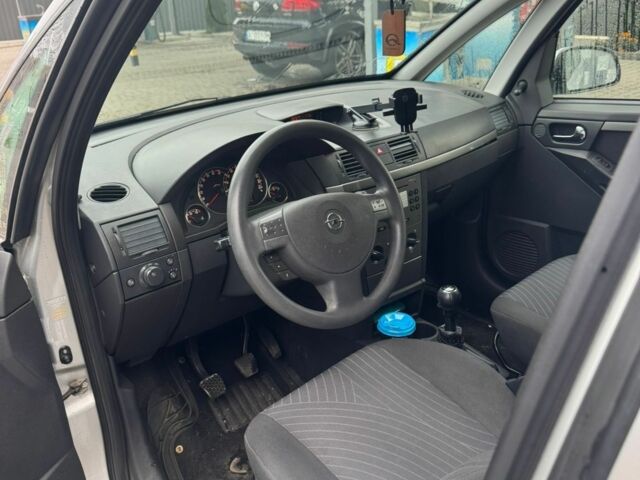 Серый Опель Мерива, объемом двигателя 1.6 л и пробегом 168 тыс. км за 4000 $, фото 6 на Automoto.ua