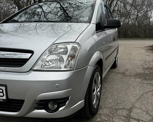 Сірий Опель Меріва, об'ємом двигуна 1.6 л та пробігом 260 тис. км за 4800 $, фото 3 на Automoto.ua