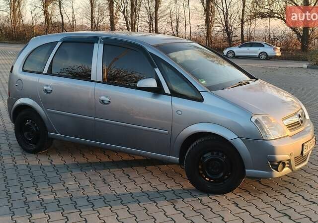 Серый Опель Мерива, объемом двигателя 1.6 л и пробегом 298 тыс. км за 4300 $, фото 2 на Automoto.ua