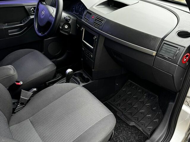 Серый Опель Мерива, объемом двигателя 1.6 л и пробегом 260 тыс. км за 4800 $, фото 12 на Automoto.ua