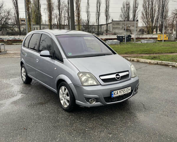 Серый Опель Мерива, объемом двигателя 1.8 л и пробегом 210 тыс. км за 3800 $, фото 1 на Automoto.ua