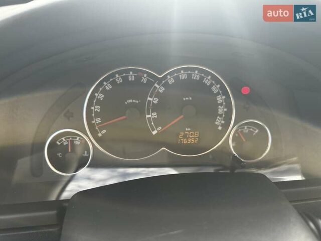 Серый Опель Мерива, объемом двигателя 1.36 л и пробегом 176 тыс. км за 3800 $, фото 12 на Automoto.ua