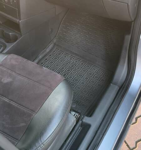 Серый Опель Мерива, объемом двигателя 1.6 л и пробегом 298 тыс. км за 4300 $, фото 11 на Automoto.ua