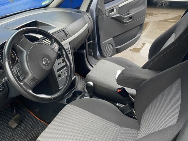 Серый Опель Мерива, объемом двигателя 1.8 л и пробегом 210 тыс. км за 3800 $, фото 20 на Automoto.ua