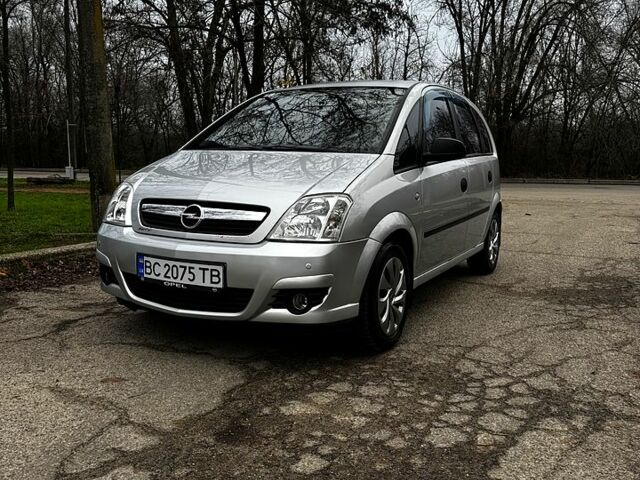 Серый Опель Мерива, объемом двигателя 1.6 л и пробегом 260 тыс. км за 4800 $, фото 1 на Automoto.ua