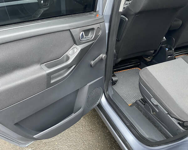 Серый Опель Мерива, объемом двигателя 1.8 л и пробегом 210 тыс. км за 3800 $, фото 21 на Automoto.ua