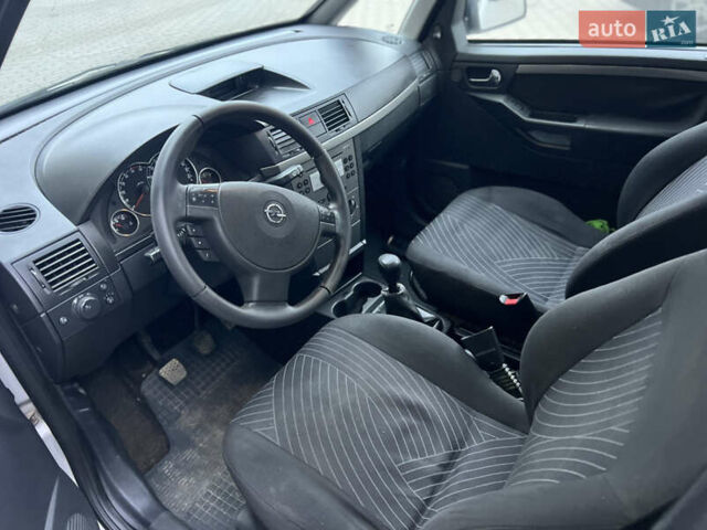 Серый Опель Мерива, объемом двигателя 1.25 л и пробегом 205 тыс. км за 2999 $, фото 8 на Automoto.ua