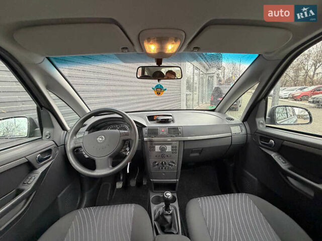 Серый Опель Мерива, объемом двигателя 1.6 л и пробегом 180 тыс. км за 5700 $, фото 5 на Automoto.ua