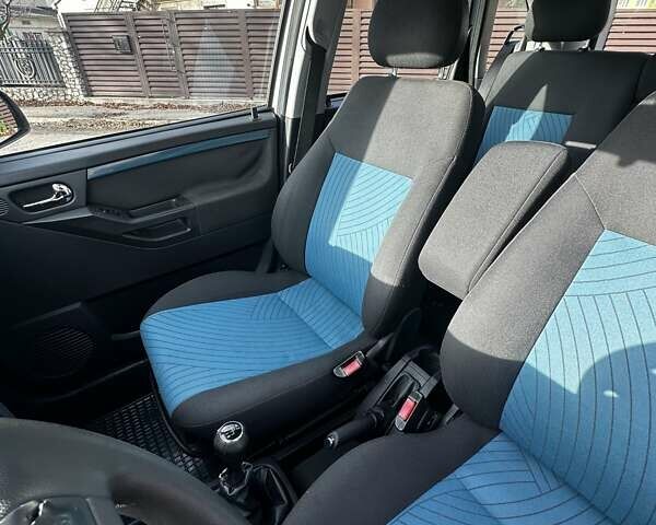 Серый Опель Мерива, объемом двигателя 1.36 л и пробегом 176 тыс. км за 3800 $, фото 9 на Automoto.ua