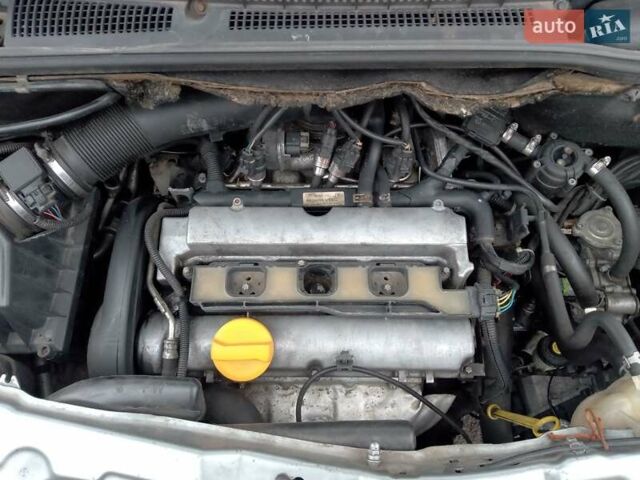 Сірий Опель Меріва, об'ємом двигуна 1.8 л та пробігом 210 тис. км за 3800 $, фото 9 на Automoto.ua