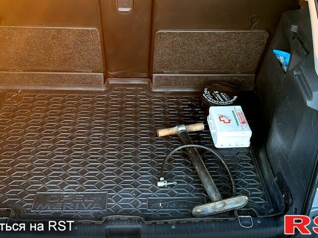 Сірий Опель Меріва, об'ємом двигуна 1.6 л та пробігом 298 тис. км за 4300 $, фото 7 на Automoto.ua